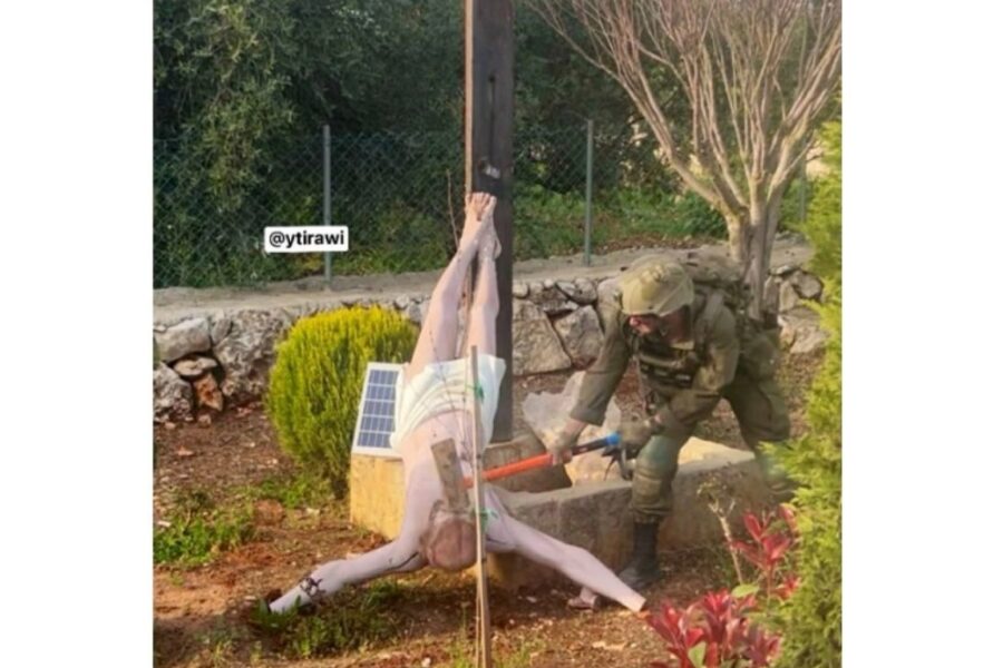 La foto virale sui social. Esercito