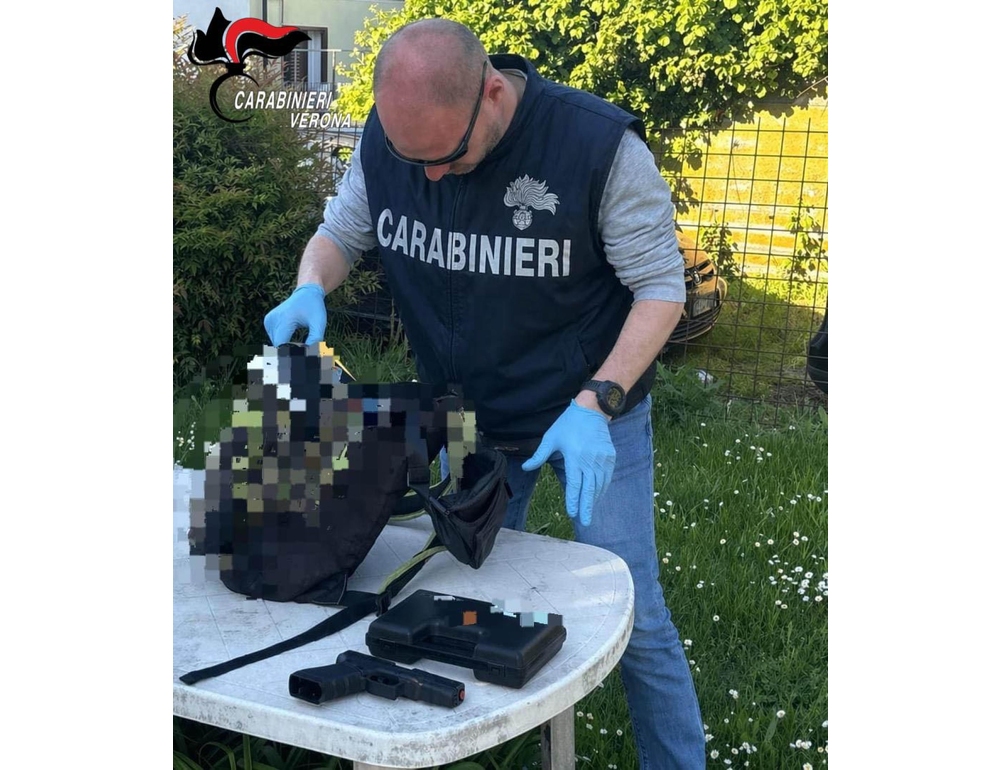 Sparano con scacciacani vicino alla fermata del bus, denunciati due minorenni