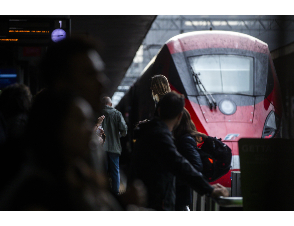 Stop ferrovia Roma-Firenze nel weekend, collegamenti ridotti e disagi