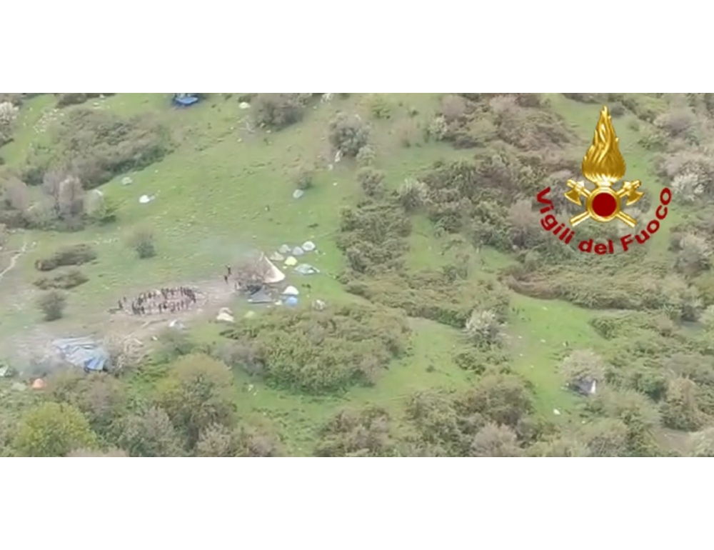 Torrente in piena nel Messinese, cento campeggiatori isolati