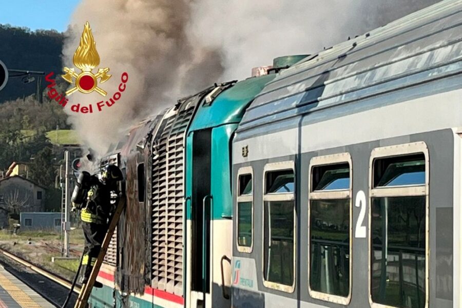 E' successo nella stazione di Dicomano. Nessun ferito tra i pendolari