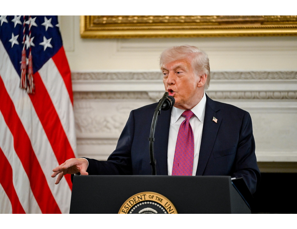 Trump, ‘Iran al collasso finanziario con Hormuz chiuso’