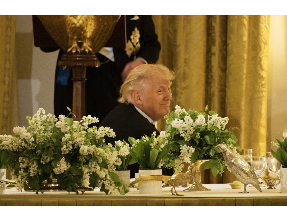 Trump in immagine Ia con mitragliatrice, ‘Iran si dia regolata’