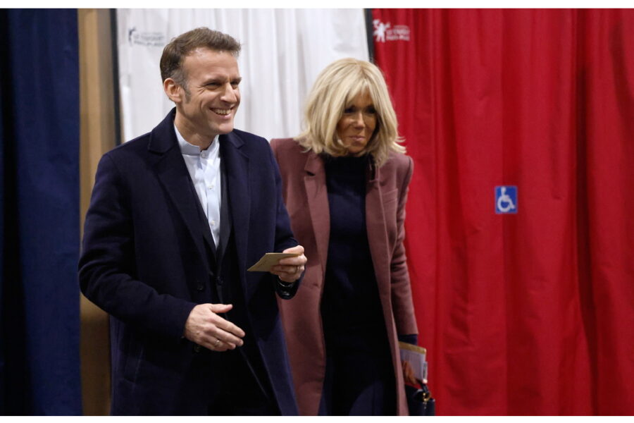 Il tycoon in un pranzo: 'Si sta ancora riprendendo dal pugno alla mascella'