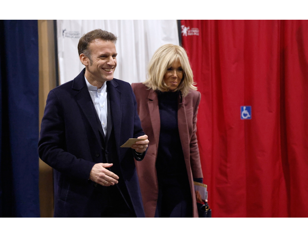 Trump, ‘la moglie maltratta Macron’. Lui, ‘dichiarazioni non all’altezza’