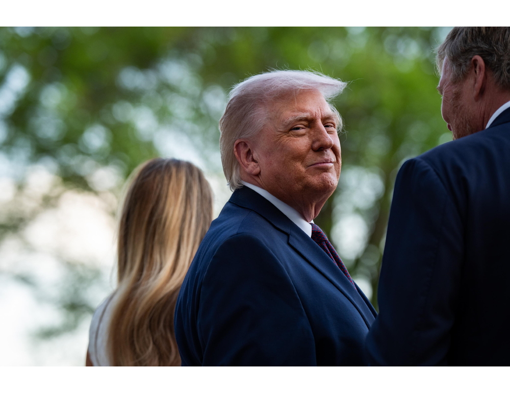 Trump ripubblica un post che lo ritrae con Gesù, ‘il tycoon scelto da Dio’