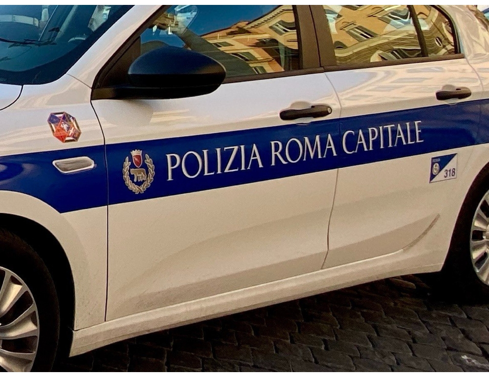 Ubriaca alla guida va contromano sulla Pontina e urta 4 veicoli, paura a Roma