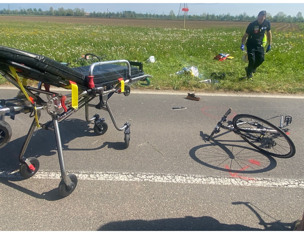 Ubriaco alla guida, travolge tre ciclisti e ne uccide uno