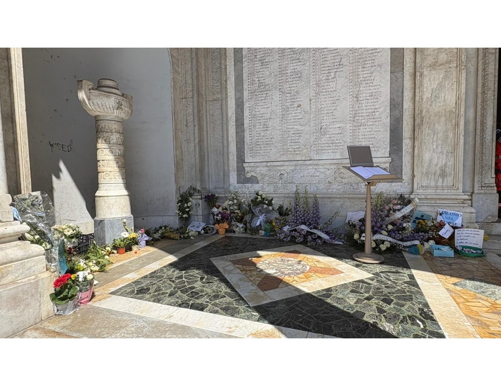 Ucciso davanti al figlio, in migliaia ai funerali a Massa