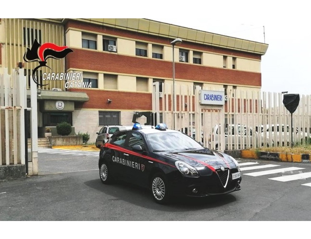 Ucciso e avvolto in lenzuola nel Catanese, indagini