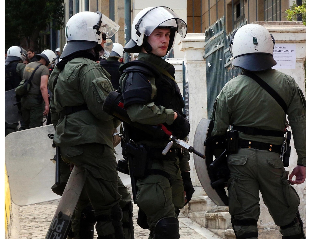 Uomo apre il fuoco al piano terra della Corte d’Appello d’Atene, 4 feriti lievi