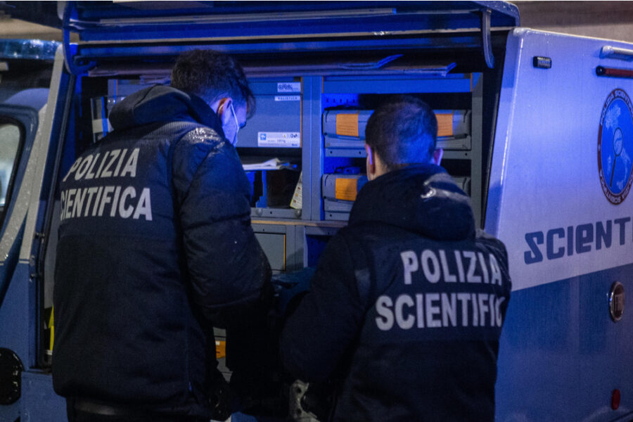 Intervento della polizia poco prima mezzanotte