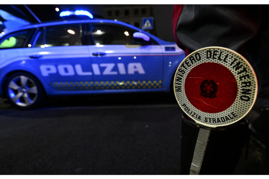 Il corpo di un quarantaseienne di Asti era vicino ad un'auto in sosta