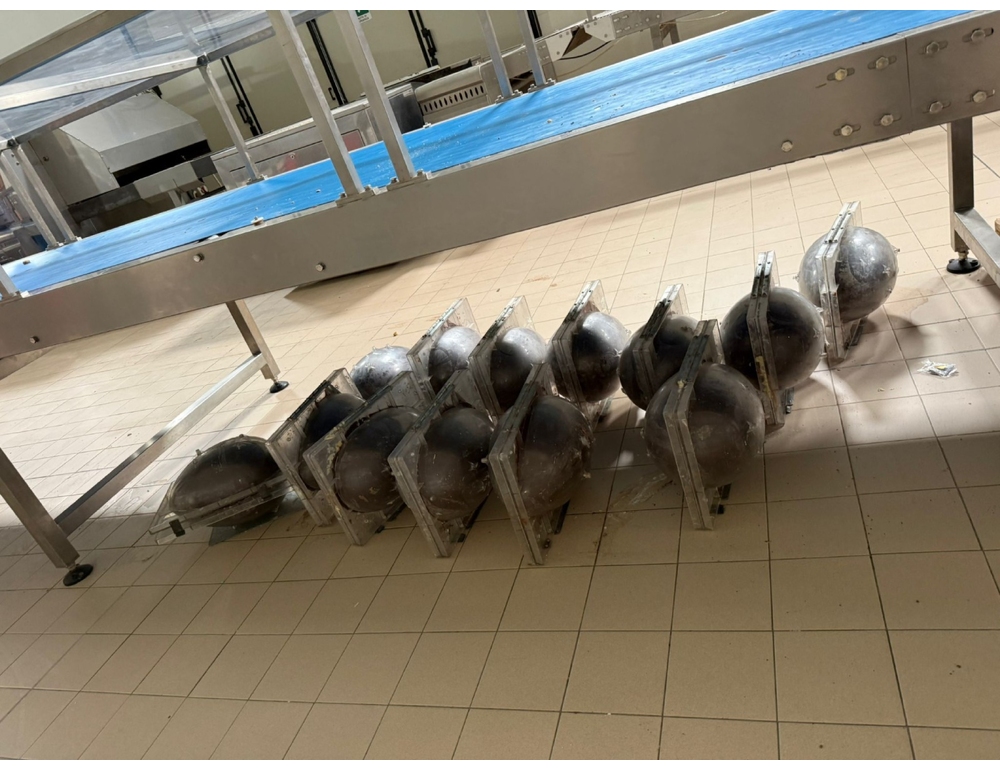 Uova pasquali con vermi, sequestrata fabbrica nell’Avellinese