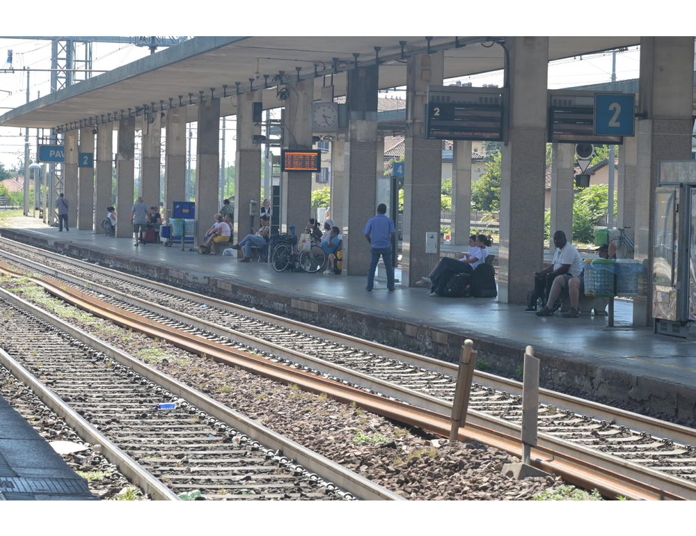 Urto tra due treni, circolazione ferroviaria sospesa tra Milano e Genova