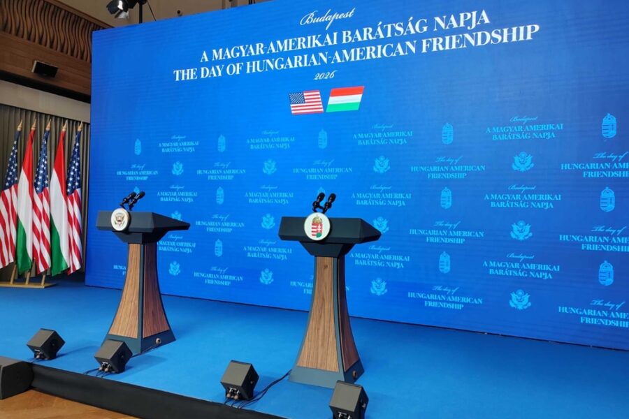 Il vicepresidente Usa è atterrato con la moglie