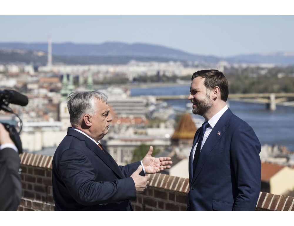 Vance ‘qui per aiutare Orban e dare un segnale ai burocrati Ue’