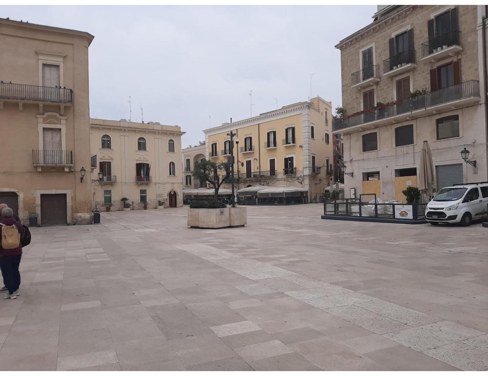 Ventunenne ferito da colpo di pistola a Bari, aggressore era a piedi