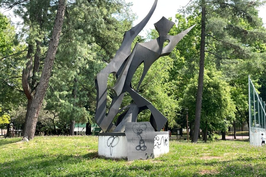 Disegni con la bomboletta spray a pochi giorni dal 25 Aprile