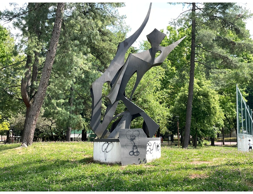 Vercelli, vandali in azione sul monumento dedicato alla Resistenza