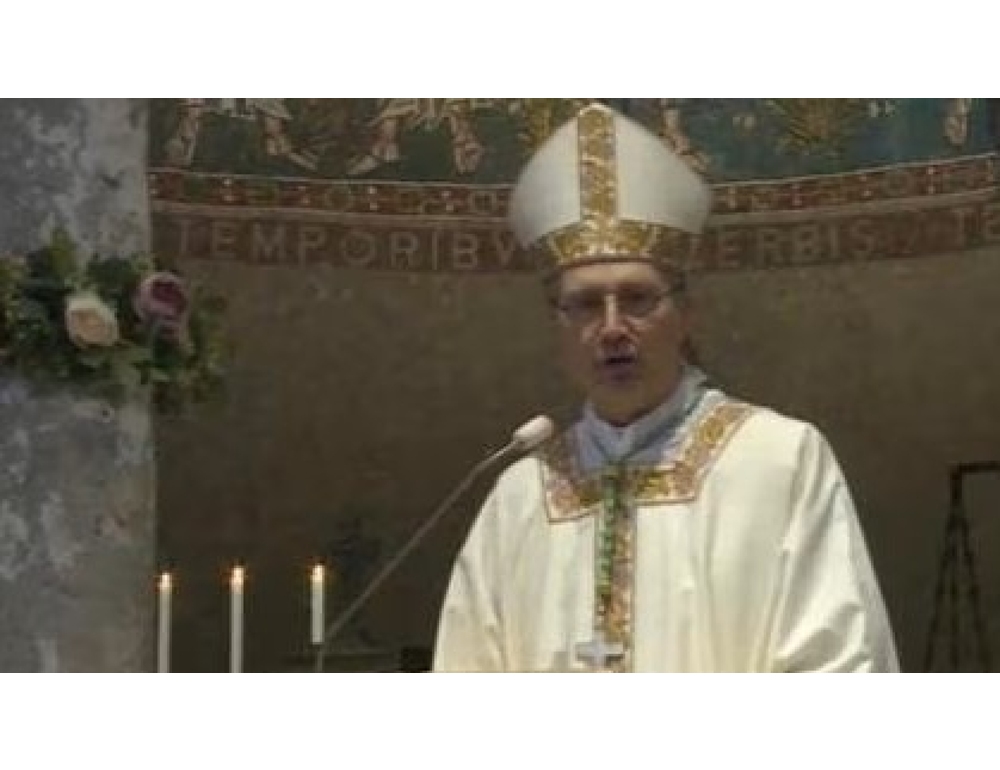 Vescovo Trieste chiede la pace nella messa di Pasqua