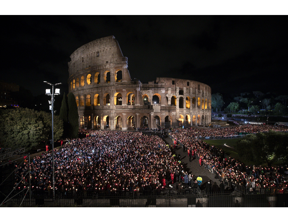 Via Crucis del Papa, chi decide le guerre ne risponderà a Dio