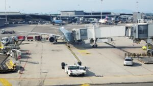 Aprile mese di scioperi: si inizia venerdì con il comparto aereo