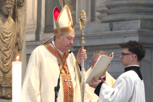 Il vescovo Oscar Cantoni termina il suo mandato a Natale. L’annuncio alla messa crismale