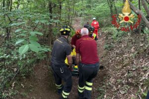 Incidente nei boschi di Binago, ciclista ferito a una spalla