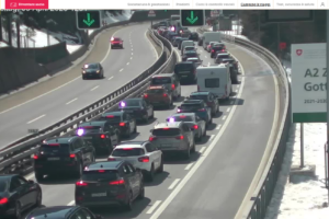 Coda da incubo al San Gottardo: 20 chilometri e più di tre ore di attesa in direzione Sud