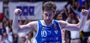 Vittoria nel derby con Varese: per Cantù la salvezza è più vicina