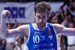 Vittoria nel derby con Varese: per Cantù la salvezza è più vicina