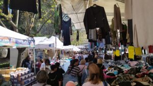 Como, assaggio d’estate per Pasqua: code ai battelli e centro storico gremito