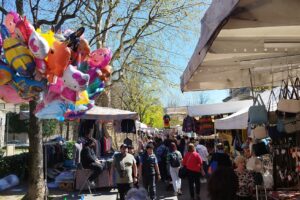 Le bancarelle della Fiera di Pasqua in viale Varese fino a lunedì