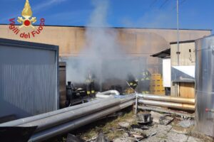 Fiamme in un ristorante: quattro squadre di pompieri ad Anzano del Parco