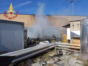 Fiamme in un ristorante: quattro squadre di pompieri ad Anzano del Parco