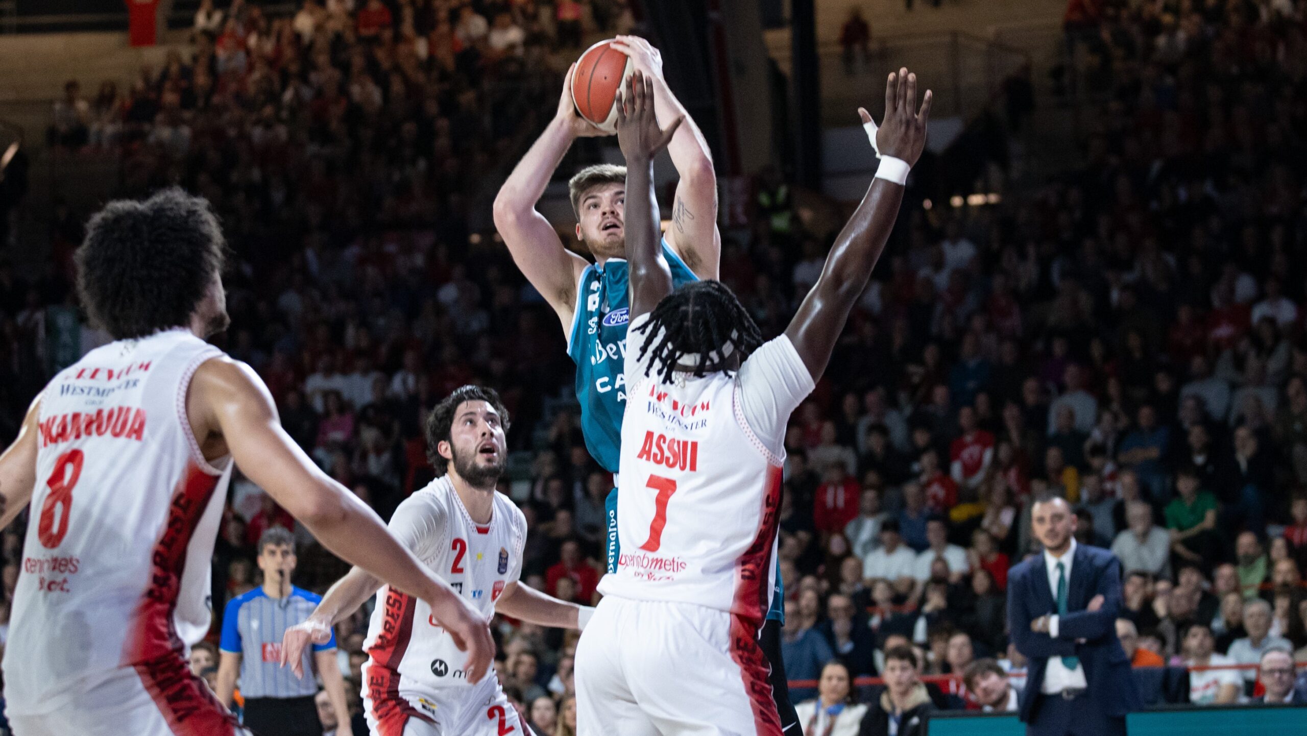 Cantù-Varese: è l’ora del derby. Coach De Raffaele: “Sarà una sfida di emotività”