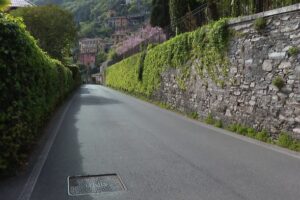 Moltrasio, due settimane di senso unico alternato: lavori sulla Vecchia Regina dal 13 al 30 aprile