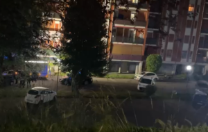 Agguato di via Di Vittorio, migliora il 20enne ferito a una gamba