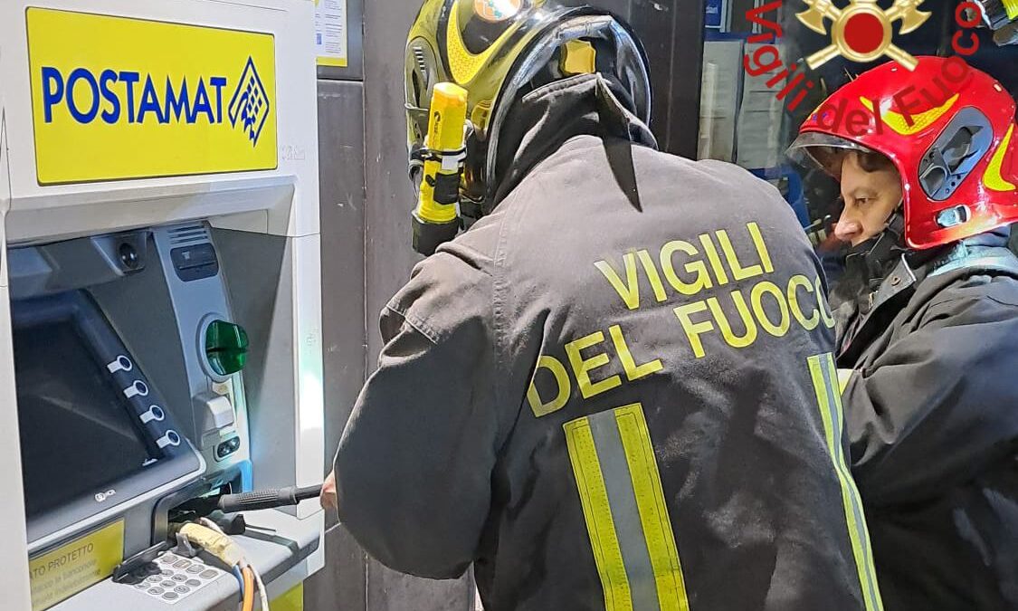 Tentato assalto al postamat a Valmorea, usati esplosivi artigianali