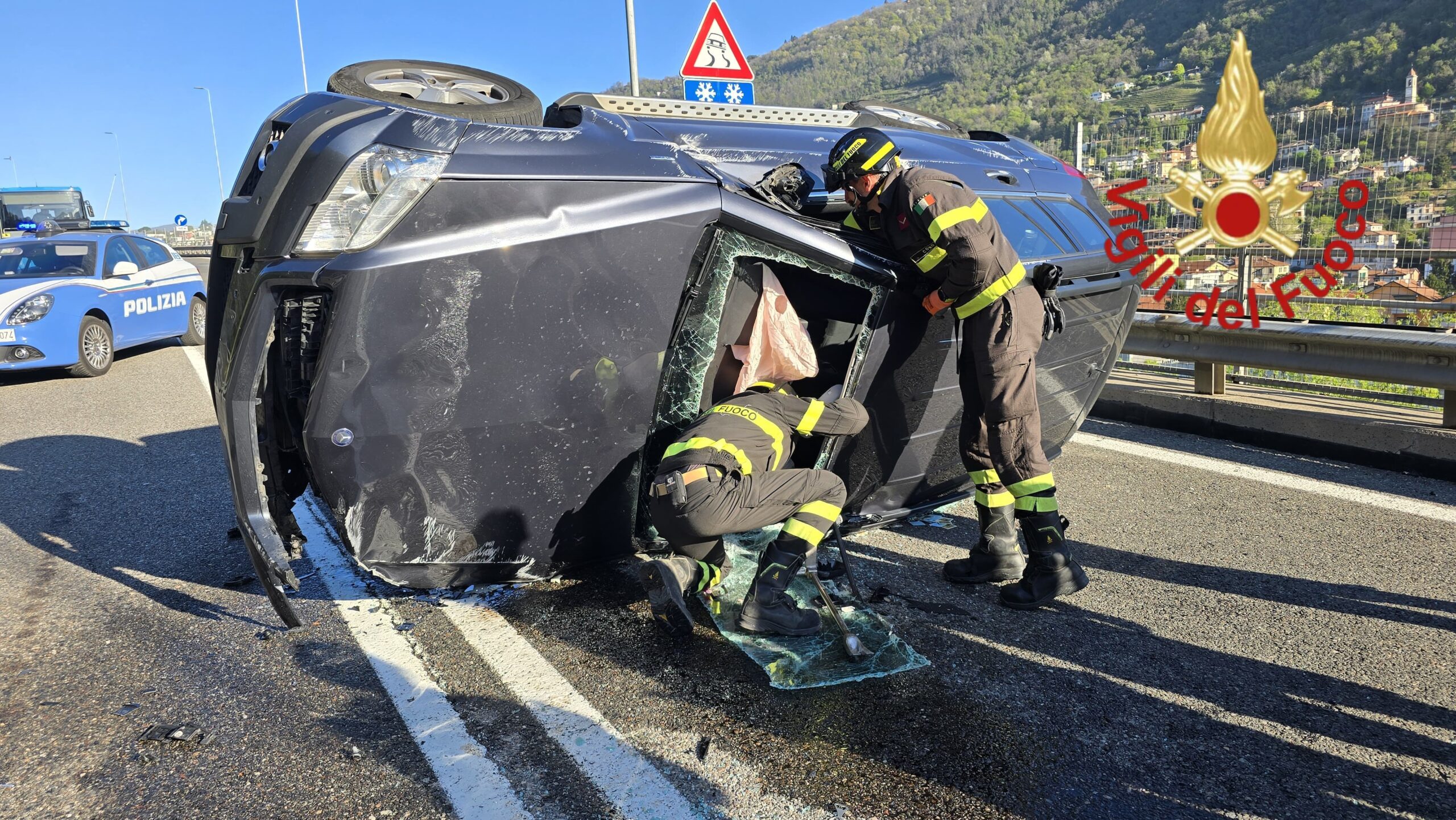 Auto ribaltata al viadotto Brogeda, traffico in tilt all’ingresso di Como. Tre feriti lievi