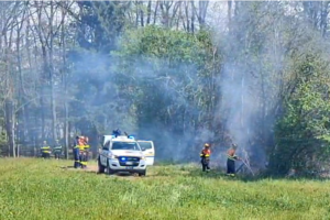 Brenna, incendio in località Olgelasca. Intervento dei vigili del fuoco