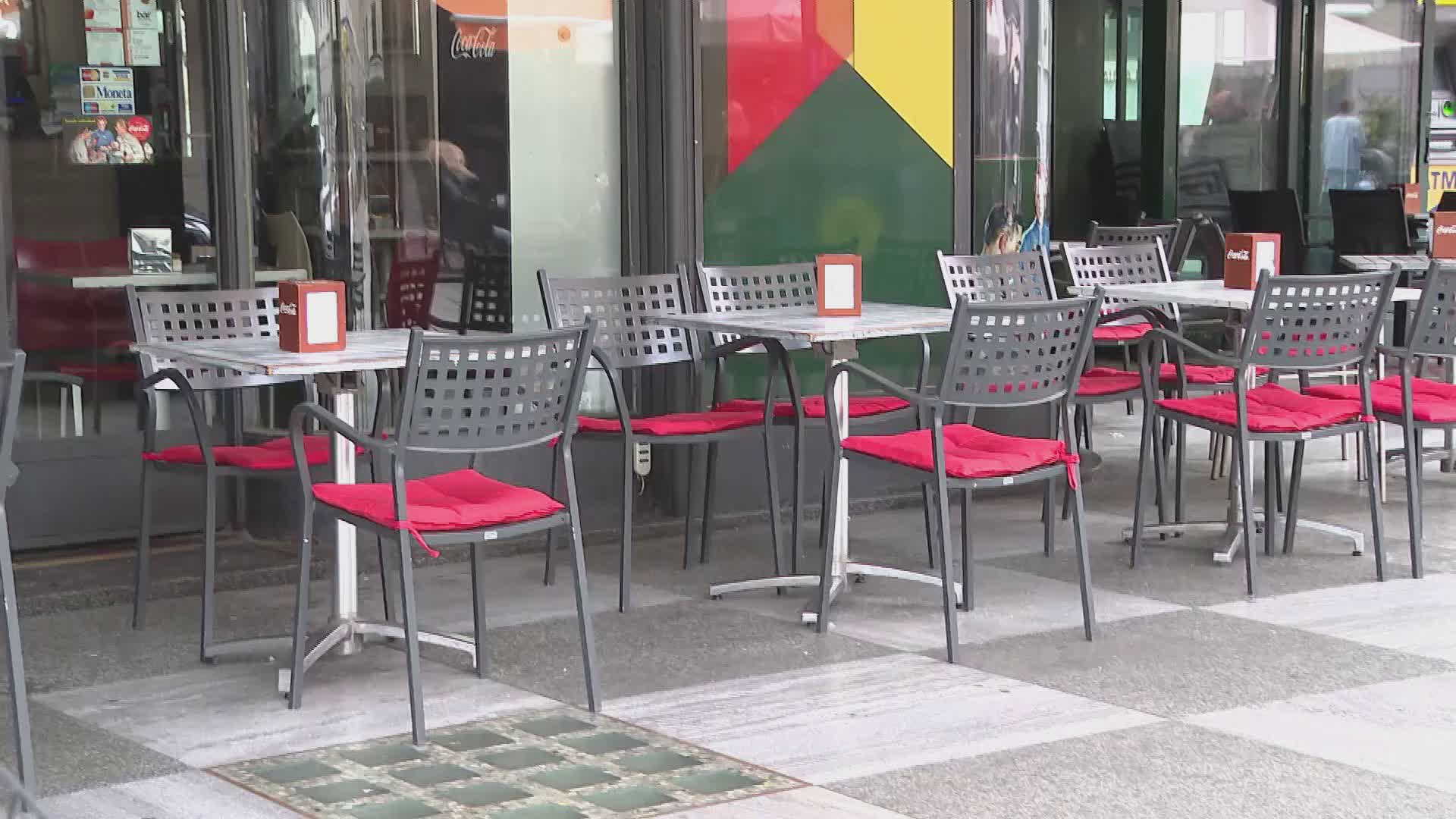 Como, il dehor di via Ballarini per ora resta al suo posto. Ordinanza del Tar, udienza a giugno 2027
