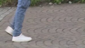 Baby rapinatore in azione a Luisago. A 13 anni minaccia con una bottiglia un 19enne per derubarlo