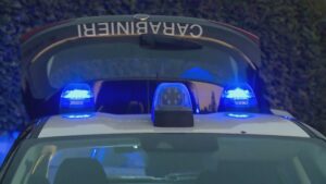 Baby rapinatore in azione a Luisago. A 13 anni minaccia con una bottiglia un 19enne per derubarlo