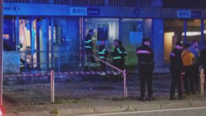 Assalto al bancomat a Fino Mornasco, banditi in fuga con 10mila euro. Indagini dei carabinieri