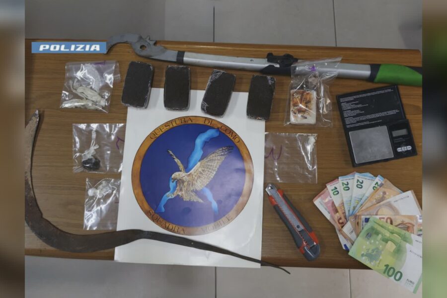 10149 Testate calci e morsi ai poliziotti spacciatore arrestato. Ha provato a rubare larma a un agente 1779459635