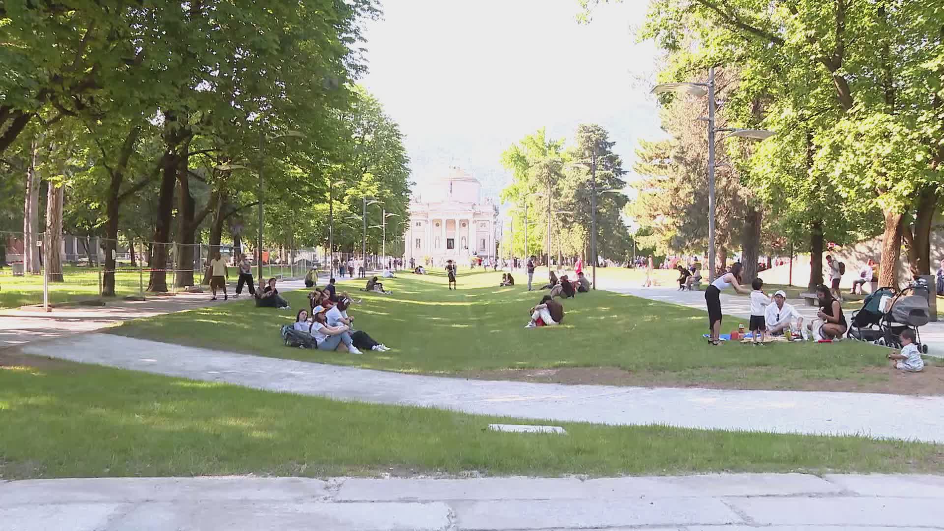 Riapertura parziale dei giardini a lago di Como. Le opposizioni: “Il Comune inaugura un insuccesso”