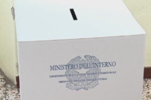 Elezioni amministrative nel Comasco, ieri sera alle 23 affluenza al 37,11%. Si vota fino alle 15