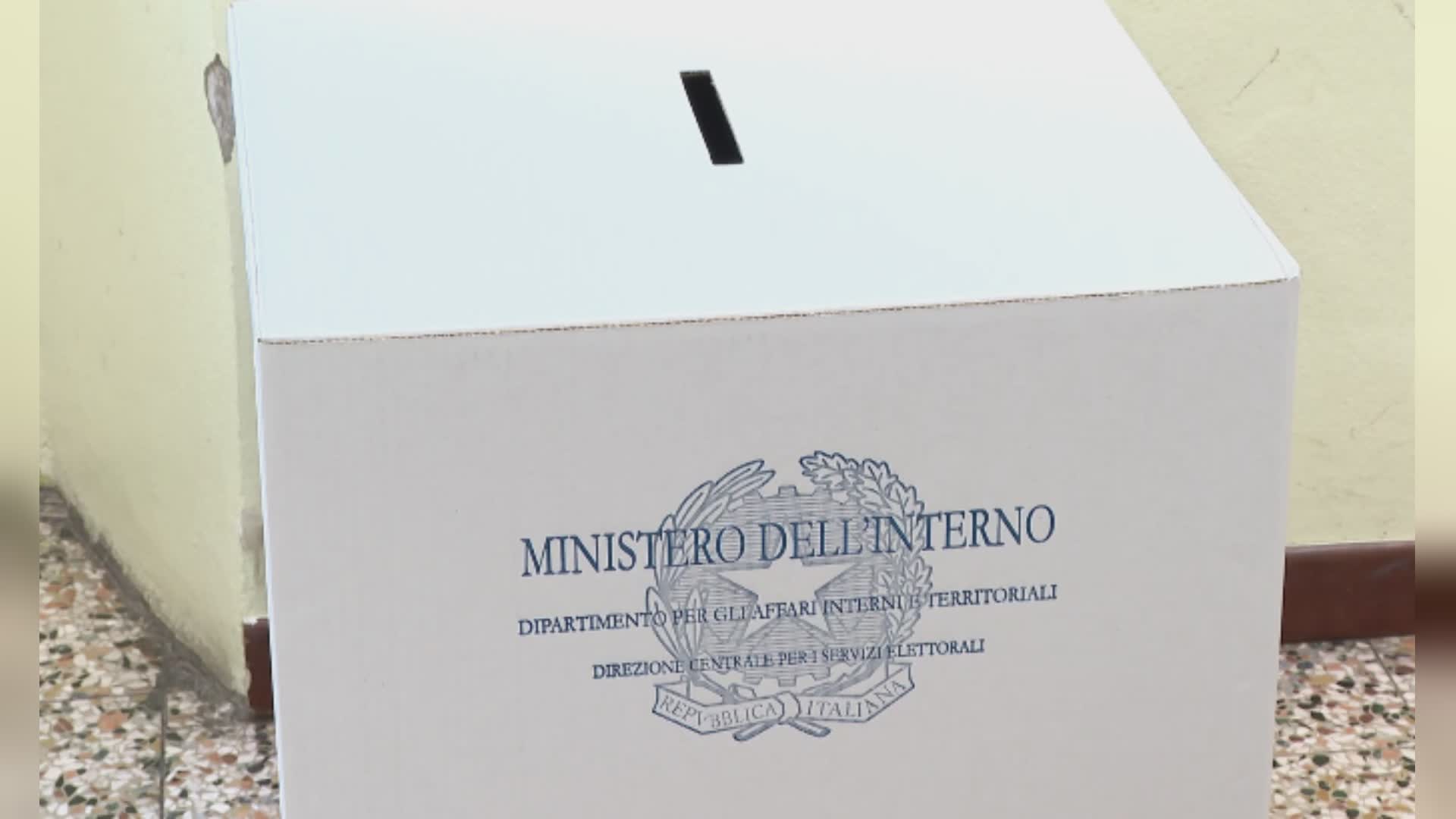 Elezioni amministrative nel Comasco, ieri sera alle 23 affluenza al 37,11%. Si vota fino alle 15